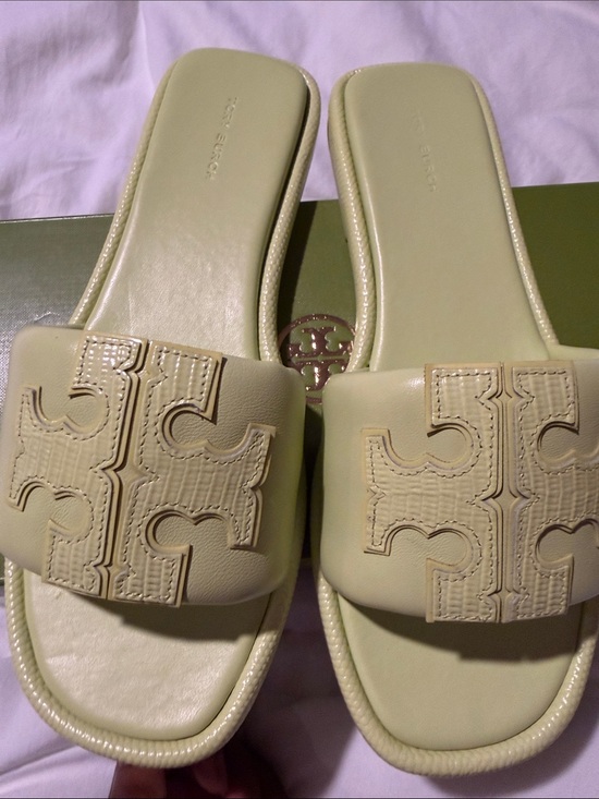Tory Burch Shoes - Tory Burch Logo Slide